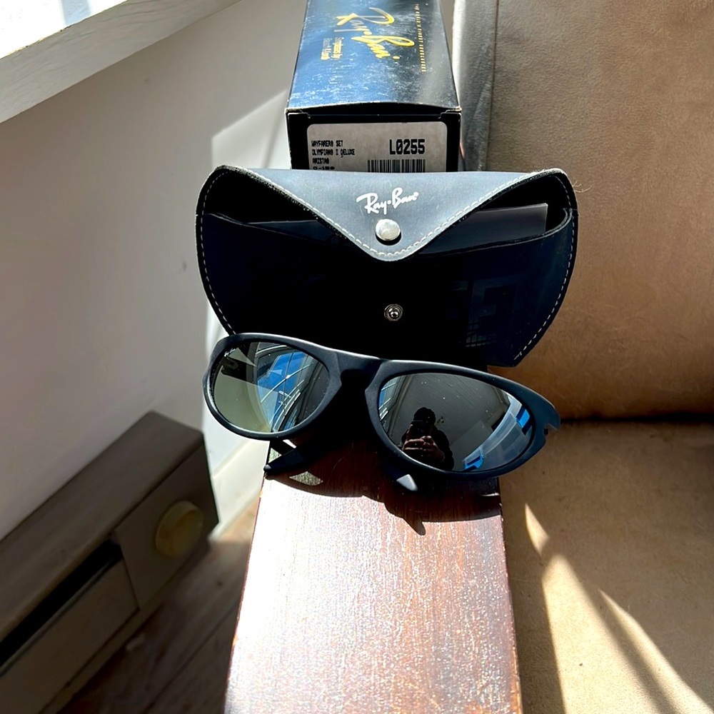 Black ray ban glasses